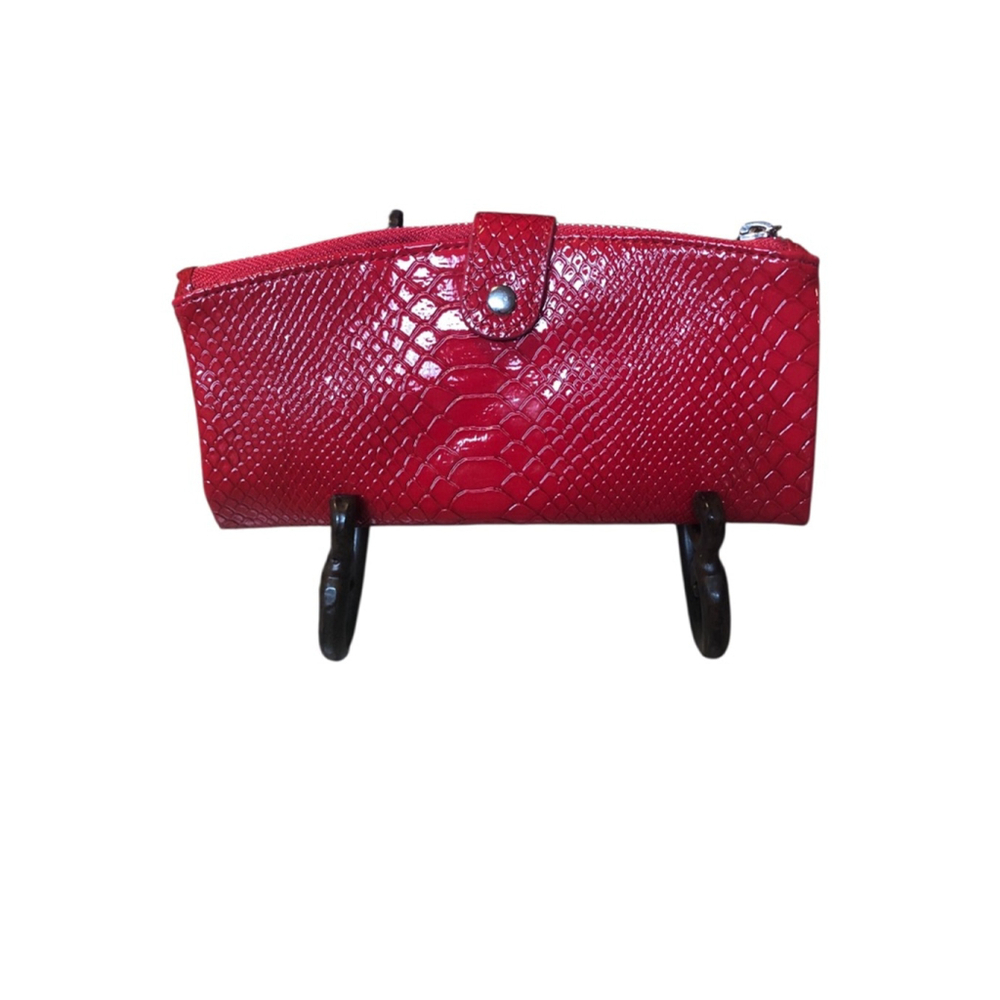Metropolitan Ultimate Collection Snakeskin Texture Clutch Wallet NWT